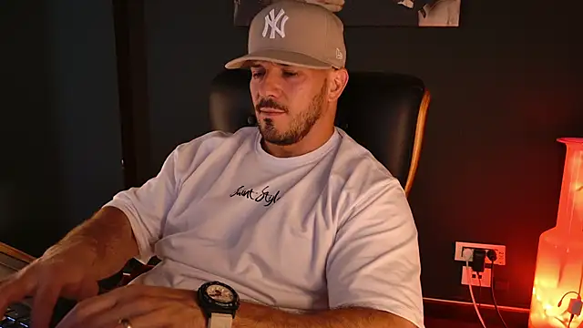 AngeloEric XXX чат на живо
