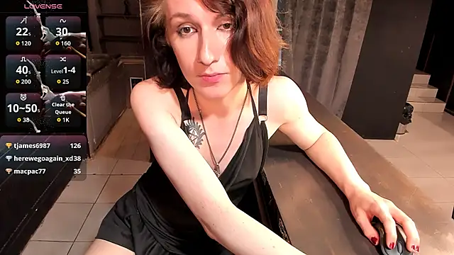 Chatroom XXX en direct de MickeQuinee