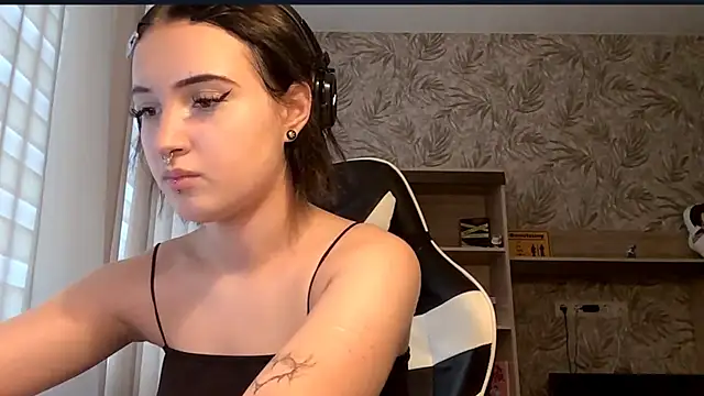 צ'אט XXX בשידור חי של SharikaBabecki