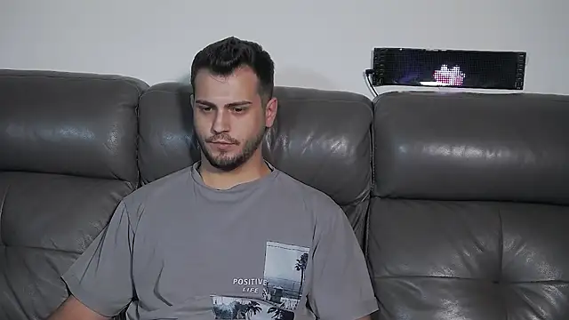 צ'אט XXX בשידור חי של CrazyDom1