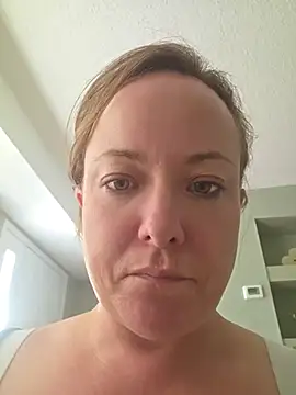 julimonroe Chat XXX live