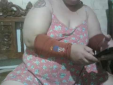 bigmommaxxx81's Live XXX Chat