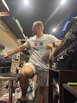 XXX chat uživo modela Johnytrain