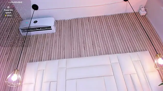 LisaLain 即時 XXX 聊天