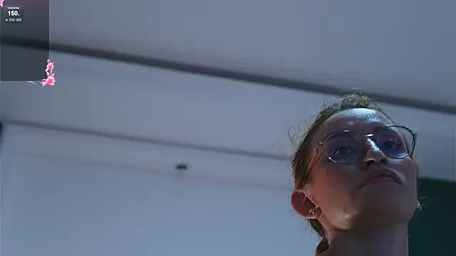 caroline_adams_'s Live XXX Chat