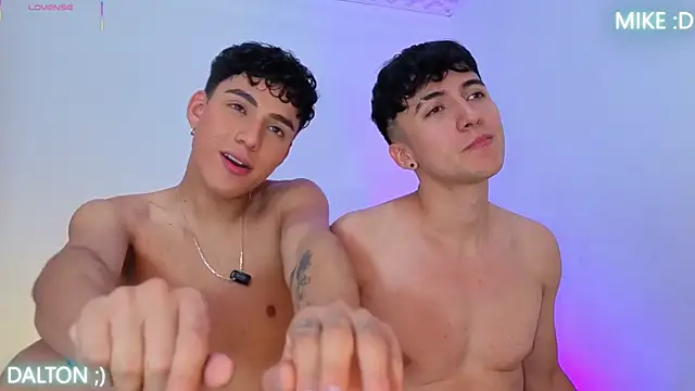Mike_Benelli élő XXX-chatje