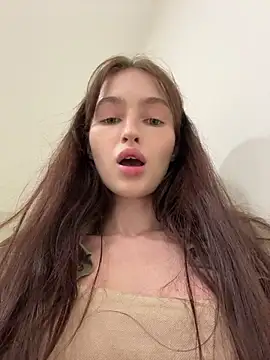 -missbehaving-'s Live XXX Chat