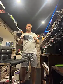 Johnytrain 现场XXX聊天