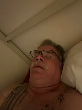 Chat +18 de Caesar_Baxter ao vivo