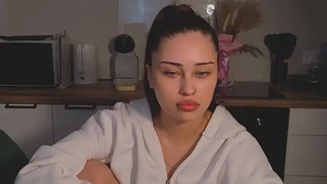 XXX chat uživo modela Sofia_Plump