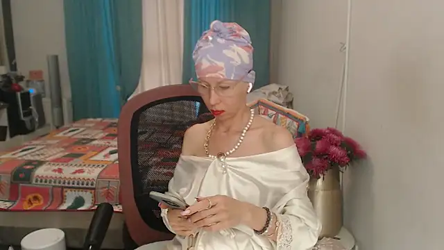 LuxuryNika: онлайн-секс-чат