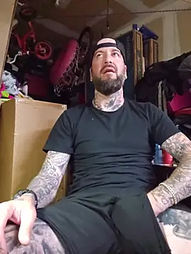 Czat XXX na żywo – Beardedtattood