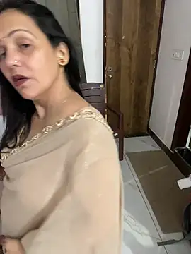 simmy14321 Adlı Modelin Canlı XXX Sohbeti