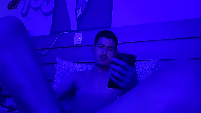 cheekyboyx Adlı Modelin Canlı XXX Sohbeti