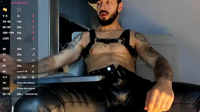 MarkWalker__ Adlı Modelin Canlı XXX Sohbeti