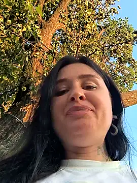 צ'אט XXX בשידור חי של KikiXRed