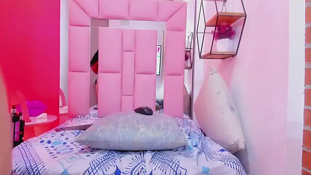 แชท XXX สดของ Katecurvy_hot69