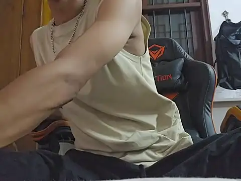 XXX chat uživo modela RikzAdam