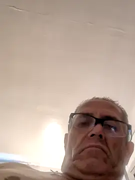 צ'אט XXX בשידור חי של bobby69cock