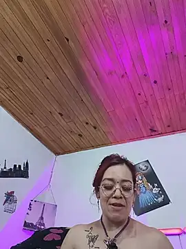 keila_j's Live XXX Chat