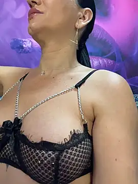 MysticCleo Adlı Modelin Canlı XXX Sohbeti