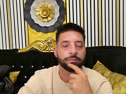 XXX chat uživo modela TommyDum