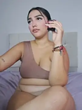 Sala de chat en directo de Mia_em
