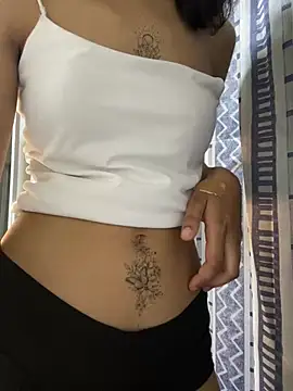 Desi-Rani_ Adlı Modelin Canlı XXX Sohbeti