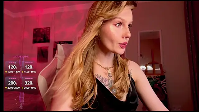 Lunaacyy élő XXX-chatje