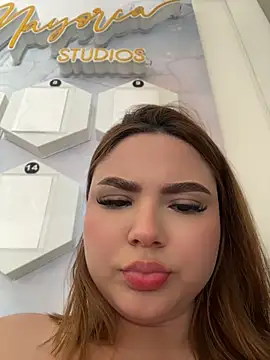 Beella1_ Adlı Modelin Canlı Sohbet Odası
