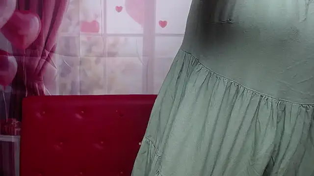 EmiliaGreen Live XXX chat