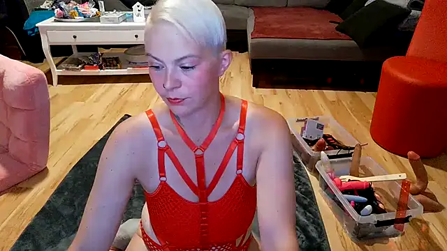 ZuckerMausi17 XXX чат на живо