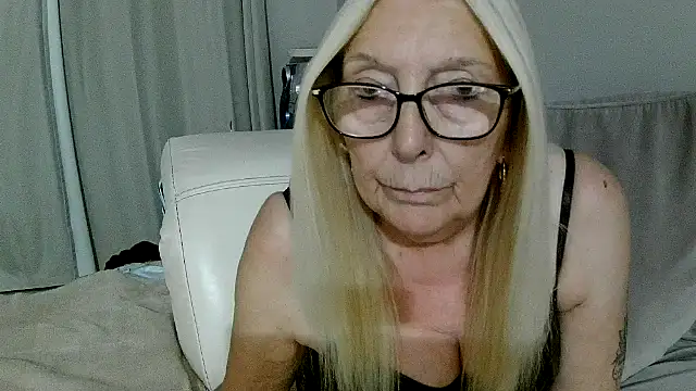 Chanel-56 XXX чат на живо