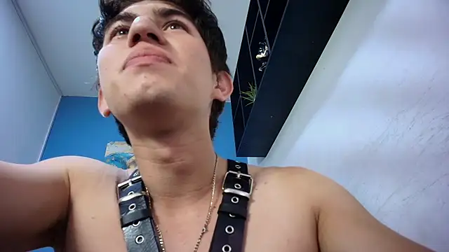 ADAM_CUMS 即時 XXX 聊天