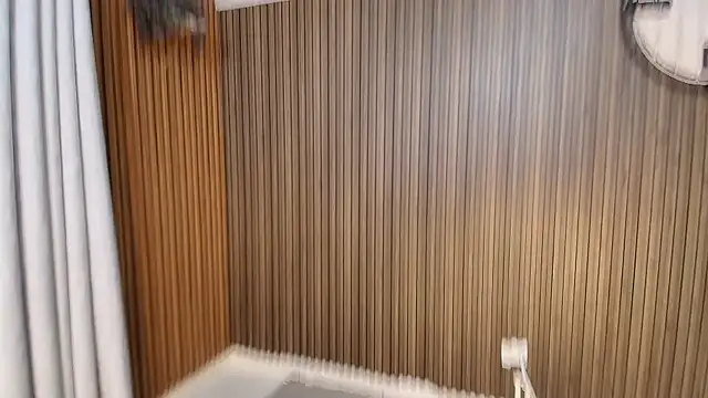צ'אט XXX בשידור חי של canelasquirt
