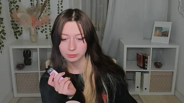 MiyuuNami – live chatrum