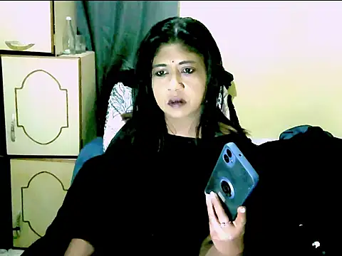 צ'אט XXX בשידור חי של IndianPleasures21