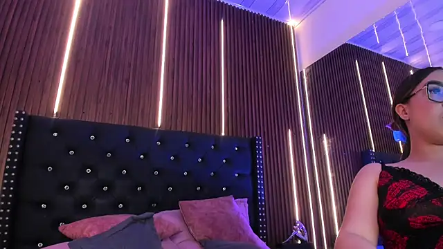 Charlotte_Sky Chat XXX in diretta