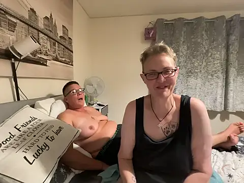 Curvy-Jinx live XXX chat