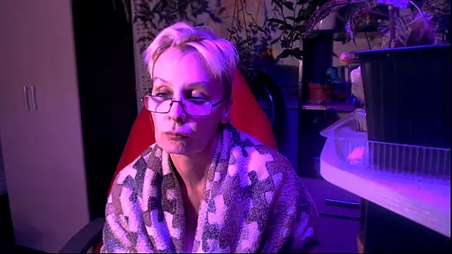 XXX chat uživo modela HelgaHimmell