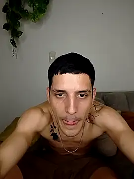 BoyMaxLatin élő XXX-chatje