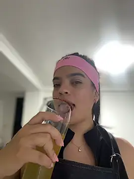 JuanitaMore01's Live XXX Chat