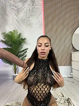 ZaraFuckDoll's Live XXX Chat