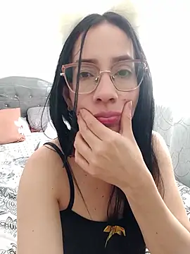 YaraDuartee's Live XXX Chat