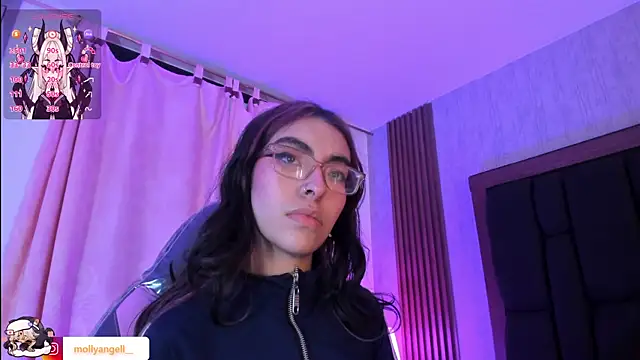 Molly_A live XXX chat