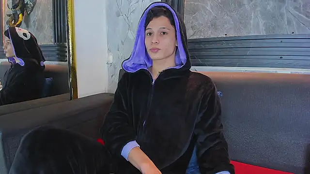 Chat +18 de Brianhot0F ao vivo