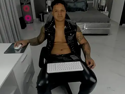 master_leather élő XXX-chatje