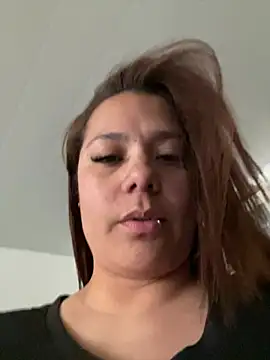 חדר צ'אט בשידור חי של Pretty__Milf