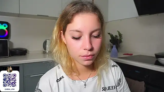 XXX chat uživo modela Sairallyn