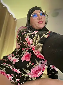 Badra_Abaid Adlı Modelin Canlı XXX Sohbeti